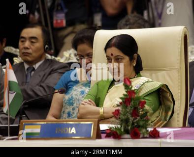 (140810) -- NAY PYI TAW, le 10 août 2014 -- le ministre indien des Affaires extérieures, Sushma Swaraj, assiste à la réunion des ministres des Affaires étrangères du 4e Sommet de l'Asie de l'est (EAS) au Myanmar International Convention Center (MICC) à Nay Pyi Taw, Myanmar, le 10 août 2014. ) (djj) MYANMAR-NAY PYI TAW-EAS-RÉUNION DES MINISTRES DES AFFAIRES ÉTRANGÈRES UxAung PUBLICATIONxNOTxINxCHN Nay Pyi Taw août 10 2014 les ministres indiens des Affaires étrangères Sushma Swaraj participe au 4e Sommet de l'Asie de l'est Réunion des ministres des Affaires étrangères de l'EAS AU Myanmar International Convention Center à Nay Pyi Taw Myanmar août 10 2014 Myanmar Myanmar Myanmar Myanmar Nay Pyi Taw EAS ministre Meeti Banque D'Images