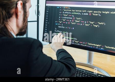 Programmeur de développement professionnel programmant un logiciel de jeu ou développant un code pour acheter en ligne un réseau de système de sécurité de données financières travaillant à Banque D'Images