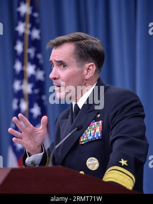 (140819)-- WASHINGTON D.C., le 19 août 2014 -- Département de la Défense des États-Unis (DOD) Attaché de presse de la Marine le contre-amiral John Kirby prend la parole lors d'une séance d'information au Pentagone à Washington D.C., capitale des États-Unis, le 19 août 2014. Le partenariat des États-Unis avec les forces irakiennes et peshmergas a été essentiel au succès de l'opération de reprise du barrage de Mossoul aux extrémistes sunnites de l'État islamique d'Irak et du Levant (EIIL), a déclaré John Kirby mardi. US-WASHINGTON-PENTAGON-BRIEFING BaoxDandan PUBLICATIONxNOTxINxCHN Washington D C août 19 2014 U S Department of Defense DoD Attaché de presse Navy Re Banque D'Images