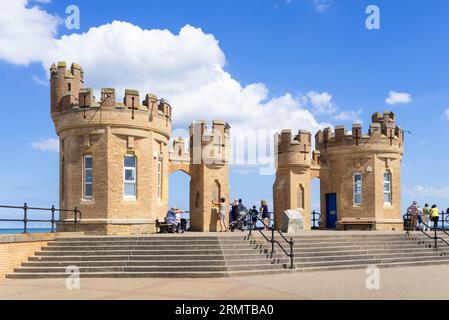 Tours de jetée de Withernsea et promenade de Withernsea et vestiges des tours de jetée à Withernsea East Riding of Yorkshire England UK GB Europe Banque D'Images