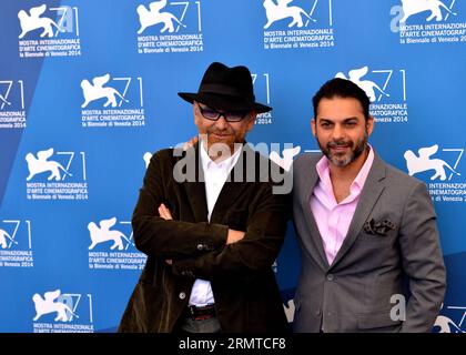 (140828) -- VENISE, 28 août 2014 -- l'acteur Peiman Moadi (à droite) et l'acteur Habib Rezaei posent pour une photo pour le film iranien Tales lors du 71e Festival du film de Venise à Venise, Italie, le 28 août 2014.) ITALIE-VENISE-FILM FESTIVAL-IRAN- TALES XuxNizhi PUBLICATIONxNOTxINxCHN Venise août 28 2014 l'acteur Moadi r et l'acteur Habib Rezaei posent pour une photo pour la Vallée du film iranien lors du 71e Festival du film de Venise Italie LE 28 2014 août Italie Festival du film de Venise Iran Valley PUBLICATIONxNOTxINxCHN Banque D'Images