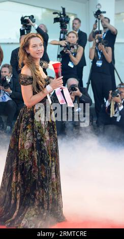 (140828) -- VENISE, 28 août 2014 -- l'actrice italienne Cristiana Capotondi pose sur le tapis rouge pour le film sélectionné pour la compétition principale la Rancon la gloire lors du 71e Festival du film de Venise, au Lido de Venise, Italie, le 28 août. 2014. ) ITALIE-VENISE-FILM FESTIVAL- LA RANCON DE LA GLOIRE -TAPIS ROUGE LiuxLihang PUBLICATIONxNOTxINxCHN Venise août 28 2014 l'actrice italienne Cristiana Capotondi pose SUR le tapis rouge pour le film sélectionné pour la compétition principale la gloire lors du 71e Festival du film de Venise au Lido de Venise Italie LE 28 2014 août Italie Festival du film de Venise la de la gloire Re Banque D'Images