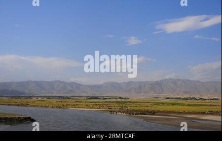 (140829) -- LAGHMAN, 28 août 2014 -- une photo prise le 28 août 2014 montre une vue de la province de Laghman dans l'est de l'Afghanistan.) (djj) AFGHANISTAN-LAGHMAN-LANDSCAPE AhmadxMassoud PUBLICATIONxNOTxINxCHN août 28 2014 la photo prise LE 28 2014 août montre une vue de la province dans l'est de l'Afghanistan Paysage PUBLICATIONxNOTxINxCHN Banque D'Images