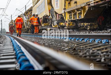 LELYSTAD - ProRail effectue d'importants travaux d'entretien sur la ligne Flevo, entre Muiderberg et Swifterbant. En raison de pénuries de personnel et de matériel, le gestionnaire ferroviaire cherche des moyens de continuer à assurer l'entretien de la voie en temps opportun. ANP LEX VAN LIESHOUT pays-bas sorti - belgique sorti Banque D'Images