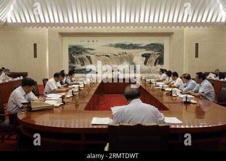 Zhang Dejiang (arrière en C), président du Comité permanent du Congrès populaire national de Chine (APN), préside la 29e réunion du président et des vice-présidents du 12e Comité permanent de l'APN au Grand Hall du peuple à Beijing, capitale de la Chine, le 30 août 2014. ) (hdt) CHINA-BEIJING-ZHANG DEJIANG-NPC-MEETING (CN) LiuxWeibing PUBLICATIONxNOTxINxCHN Zhang Dejiang C arrière-président du Comité Thing du Congrès national des célébrités S de Chine Président de la 29e réunion du président et vice-président du 12e Comité Thing de la NPC AU Grand Hall de la Banque D'Images