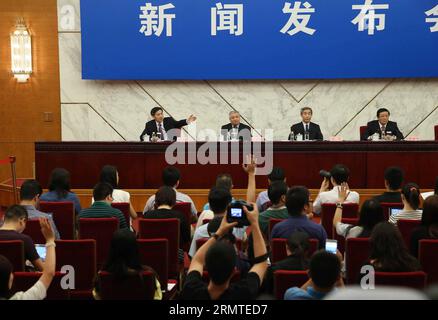 (140831) -- BEIJING, le 31 août 2014 -- Une conférence de presse est tenue par le bureau général du Comité permanent du Congrès national populaire (NPC) sur les protocoles et décisions juridiques adoptés par la 10e réunion du Comité permanent du NPC à Beijing, Chine, le 31 août 2014.) (hdt) CHINA-BEIJING-NPC-HONG KONG-PRESS CONFERENCE (CN) LiuxWeibing PUBLICATIONxNOTxINxCHN Beijing août 31 2014 une conférence de presse EST le héros du bureau général du Congrès national des célébrités S NPC Thing Comité SUR LES protocoles et décisions de la 10e réunion du Comité NPC Thing à Beijing en Chine août 3 Banque D'Images