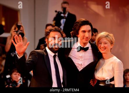 (140831) -- VENISE, 31 août 2014 -- le réalisateur Saverio Costanzo, l'acteur Adam Driver et l'actrice Alba Rohrwacher (de gauche à droite) posent sur le tapis rouge pour Hungry Hearts qui est sélectionné pour la compétition principale lors du 71e Festival du film de Venise, au Lido de Venise, Italie, le 31 août 2014. ITALIE-VENISE-FILM FESTIVAL-HUNGRY HEARTS XuxNizhi PUBLICATIONxNOTxINxCHN Venise août 31 2014 réalisateur Saverio Costanzo l'acteur Adam Driver et l'actrice Alba Rohrwacher de l à r posent SUR le tapis rouge pour Hungry Hearts qui EST sélectionné pour la compétition principale pendant le 71e Festival du film de Venise au Lido Banque D'Images