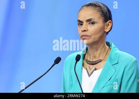 La candidate à la présidence du Parti socialiste brésilien (PSB), Marina Silva, assiste à un débat télévisé, à Sao Paulo, Brésil, le 28 septembre 2014. Les élections présidentielles du Brésil sont prévues pour le 5 octobre 2014. (Zjy) BRÉSIL-SAO PAULO-POLITICS-ELECTIONS e RahelxPatrasso PUBLICATIONxNOTxINxCHN la candidate présidentielle du Parti socialiste brésilien PSB Marina Silva assiste à un débat télévisé à Sao Paulo Brésil 28 2014 septembre les élections présidentielles du Brésil sont prévues pour le 5 2014 octobre Brésil Sao Paulo POLITICS Elections e PUBLICATIONxNOTxINxCHN Banque D'Images