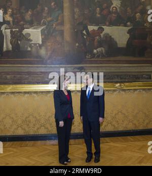 (141015) -- ROME, le 15 octobre 2014 -- le premier ministre chinois Li Keqiang (R) rencontre la présidente italienne de la Chambre basse Laura Boldrini à Rome, Italie, le 15 octobre 2014.) (wf) ITALY-ROME-CHINESE PREMIER-MEETING WangxYe PUBLICATIONxNOTxINxCHN Rome OCT 15 2014 le Premier ministre chinois gauche Keqiang r rencontre la Présidente italienne de la Chambre basse Laura à Rome Italie OCT 15 2014 WF Italie Rome Premier ministre chinois WangXYe PUBLICATIONxNOTxINxCHN Banque D'Images