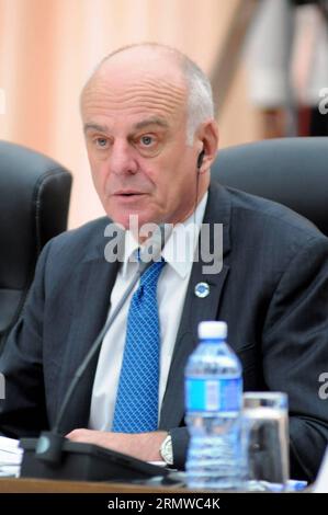 (141020) -- LA HAVANE, le 20 octobre 2014 -- David Nabarro, représentant des Nations Unies (ONU), participe au Sommet extraordinaire de l'Alliance bolivarienne pour les peuples de notre Amérique (ALBA) à la Havane, Cuba, le 20 octobre 2014. Le sommet prévu pour lundi a été organisé à la demande de la Directrice générale de l’Organisation mondiale de la Santé (OMS) Margaret Chan, et du Secrétaire général de l’ONU Ban Ki-moon dans le cadre d’une lutte mondiale contre l’épidémie. L'ALBA, fondée en 2004, regroupe le Venezuela, Cuba, Nicaragua, Dominique, Antigua-et-Barbuda, Sainte-Lucie, St. Vincent et le Grenadi Banque D'Images