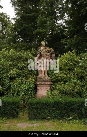 Cronstadt, Saint-Pétersbourg, Russie - 15 août 2022 : Monument au fondateur de Cronstadt Pierre le Grand dans le parc Petrovsky Banque D'Images