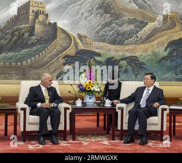 (141029) -- BEIJING, le 29 octobre 2014 -- Zhang Dejiang (R), président du Comité permanent de l Assemblée populaire nationale (APN), la plus haute législature de la Chine, rencontre le président afghan Ashraf Ghani Ahmadzai en visite à Beijing, capitale de la Chine, le 29 octobre 2014.) CHINA-ZHANG DEJIANG-AFGHANISTAN-GHANI-MEETING(CN) WangxYe PUBLICATIONxNOTxINxCHN Beijing OCT 29 2014 Zhang Dejiang r Président du Comité Thing du Congrès national des célébrités S NPC China S Top Legislature rencontre le Président afghan Ashraf Ghani à Beijing capitale de la Chine OCT 29 2014 Chine Zhang Dejiang Afghani Banque D'Images