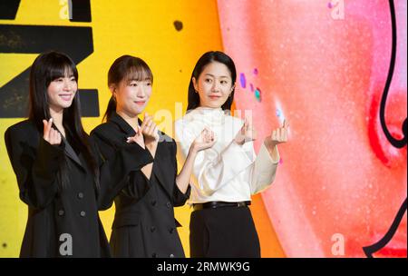 Nana, Lee Han-Byeol et Go Hyun-Jung, 16 août 2023 : (G-D) les acteurs Nana, Lee Han-Byeol et Go Hyun-Jung posent pour les photographes lors d'une conférence de presse pour la série originale de Netflix 'Mask Girl' à Séoul, Corée du Sud. La série de thrillers dark crime est basée sur un webtoon populaire publié entre 2015 et 2018. (Photo de Lee Jae-won/AFLO) (CORÉE DU SUD) Banque D'Images