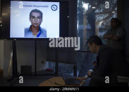 (141105) -- MEXICO, 4 novembre 2014 -- une photo prise le 4 novembre 2014 montre une photo de l'ex-maire d'Iguala Jose Luis Abarca lors de la conférence de presse sur la détention de lui et de sa femme Maria de los Angeles Pineda à Mexico, capitale du Mexique. Mardi, les autorités mexicaines ont capturé un ancien maire fugitif recherché pour son rôle dans l'enlèvement de 43 étudiants fin septembre. L ex-maire d Iguala, dans l État de Guerrero, au sud du Mexique, Jose Luis Abarca et son épouse Maria de los Angeles Pineda ont été capturés avant l aube dans la maison où ils séjournaient dans le popul de Mexico Banque D'Images