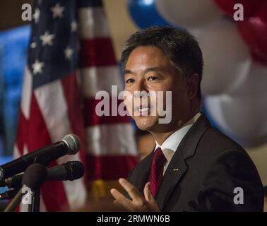 (141105) -- LOS ANGELES, 4 novembre 2014 -- Parti démocrate, le sénateur de l'État de Californie, Ted W. lieu, s'entretient avec ses partisans lors d'une soirée électorale à Los Angeles, aux États-Unis, le 4 novembre 2014. Ted W. lieu a été le troisième sino-américain à être élu au Congrès américain au cours des élections de mi-mandat de cette année. États-Unis-LOS ANGELES-ÉLECTIONS DE MI-MANDAT ZhaoxHanrong PUBLICATIONxNOTxINxCHN Los Angeles nov. 4 2014 Parti démocrate Californie sénateur de l'État de Californie Ted W lieu parle avec ses partisans lors de la soirée ÉLECTORALE à Los Angeles les États-Unis nov. 4 2014 Ted W lieu ce que le troisième Banque D'Images