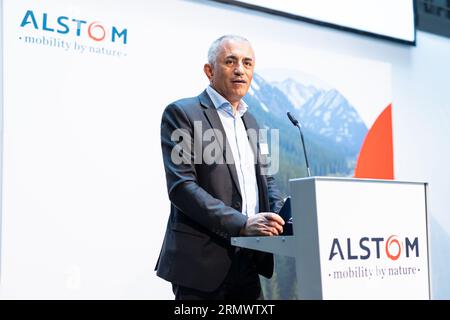 Brunswick, Allemagne. 30 août 2023. Müslüm Yakisan, Président de la région DACH chez Alstom, intervient lors de l'ouverture du nouveau centre de compétences du constructeur ferroviaire Alstom pour la région DACH (Allemagne, Autriche, Suisse). Crédit : Michael Matthey/dpa/Alamy Live News Banque D'Images