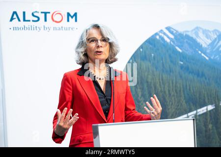 Brunswick, Allemagne. 30 août 2023. Susanne Henckel, secrétaire d’État au ministère fédéral du numérique et des Transports, intervient lors de l’ouverture du nouveau centre de compétences du constructeur ferroviaire « Alstom » pour la région DACH (Allemagne, Autriche, Suisse). Crédit : Michael Matthey/dpa/Alamy Live News Banque D'Images