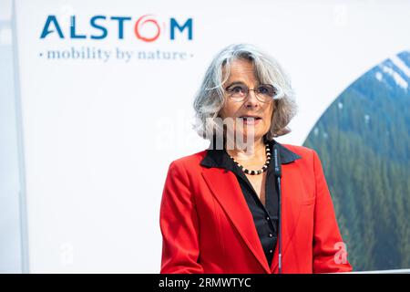 Brunswick, Allemagne. 30 août 2023. Susanne Henckel, secrétaire d’État au ministère fédéral du numérique et des Transports, intervient lors de l’ouverture du nouveau centre de compétences du constructeur ferroviaire « Alstom » pour la région DACH (Allemagne, Autriche, Suisse). Crédit : Michael Matthey/dpa/Alamy Live News Banque D'Images