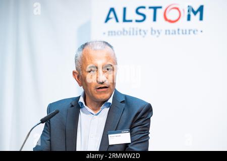 Brunswick, Allemagne. 30 août 2023. Müslüm Yakisan, Président de la région DACH chez Alstom, intervient lors de l'ouverture du nouveau centre de compétences du constructeur ferroviaire Alstom pour la région DACH (Allemagne, Autriche, Suisse). Crédit : Michael Matthey/dpa/Alamy Live News Banque D'Images