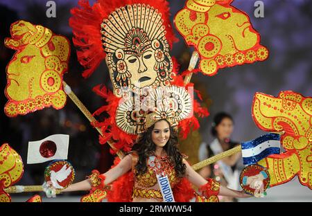 (141111) -- TOKYO, 11 novembre 2014 -- Miss Honduras Monica Brocato marche lors du Miss International Beauty Pageant 2014 à Tokyo, Japon, 11 novembre 2014. 74 participants ont participé au concours annuel de beauté. JAPAN-TOKYO-MISS INTERNATIONAL Stringer PUBLICATIONxNOTxINxCHN Tokyo nov. 11 2014 Miss Honduras Monica marche lors du concours Miss International Beauty Pageant 2014 à Tokyo Japon nov. 11 2014 74 les concurrents ont participé au concours annuel de Beauté Japon Tokyo Miss International Stringer PUBLICATIONxNOTxINxCHN Banque D'Images