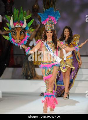 (141111) -- TOKYO, 11 novembre 2014 -- Miss République Dominicaine Barbara Santana (devant) marche lors du Miss International Beauty Pageant 2014 à Tokyo, Japon, 11 novembre 2014. 74 participants ont participé au concours annuel de beauté. JAPON-TOKYO-MISS INTERNATIONAL Stringer PUBLICATIONxNOTxINxCHN Tokyo nov. 11 2014 Miss République Dominicaine Barbara Santana Marche avant lors du Miss International Beauty Pageant 2014 à Tokyo Japon nov. 11 2014 74 les concurrents ont participé au Concours annuel de Beauté Japon Tokyo Miss International Stringer PUBLICATIONxNOTxINxCHN Banque D'Images