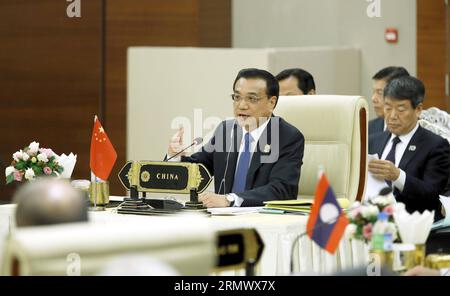 (141113) -- NAY PYI TAW, 13 novembre 2014 -- le premier ministre chinois Li Keqiang assiste au 17e sommet Chine-ASEAN à Nay Pyi Taw, Myanmar, le 13 novembre 2014.) (Yxb) MYANMAR-CHINE-LI KEQIANG-17E SOMMET CHINE-ASEAN (CN) JuxPeng PUBLICATIONxNOTxINxCHN Nay Pyi Taw nov. 13 2014 le Premier ministre chinois gauche Keqiang participe au 17e Sommet Chine-ASEAN à Nay Pyi Taw Myanmar nov. 13 2014 Myanmar Chine gauche Keqiang 17e Sommet Chine CN PUBLICATIONxNOTxINXNot Banque D'Images