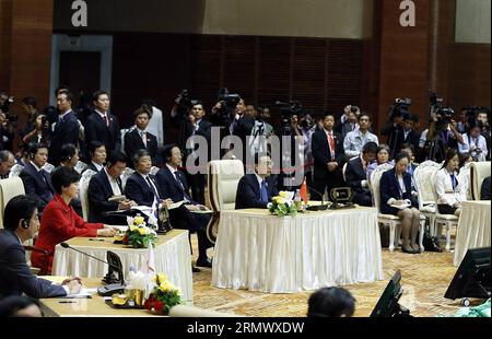 (141113) -- NAY PYI TAW, 13 novembre 2014 -- le Premier ministre chinois Li Keqiang prend la parole lors du 17e sommet de l'ASEAN plus trois à Nay Pyi Taw, Myanmar, le 13 novembre 2014.) MYANMAR-CHINE-LI SOMMET KEQIANG-ASEAN PLUS TROIS (CN) JuxPeng PUBLICATIONxNOTxINxCHN Nay Pyi Taw Nov 13 2014 Premier ministre chinois gauche Keqiang prend la parole AU 17e Sommet ASEAN plus trois à Nay Pyi Taw Myanmar novembre 13 2014 Myanmar Chine gauche Keqiang ASEAN plus trois Sommet CN PUBLICATIONxNOTxINxCHN Banque D'Images