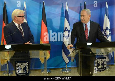 (141116) -- JÉRUSALEM, le 16 novembre 2014 -- le Premier ministre israélien Benjamin Netanyahu (L) et le ministre allemand des Affaires étrangères Frank-Walter Steinmeier en visite assistent à une conférence de presse au bureau du Premier ministre à Jérusalem, le 16 novembre 2014.) MIDEAST-JERUSALEM-ISRAEL-GERMANY-DIPLOMACY GPO/AmosxBenxGershom PUBLICATIONxNOTxINxCHN Jerusalem nov 16 2014 les premiers ministres israéliens Benjamin Netanyahu l et les ministres allemands des Affaires étrangères Frank Walter Stein Meier assistent à une conférence de presse au bureau des premiers ministres à Jérusalem LE 16 2014 novembre Mideast Jérusalem Israël Diplomacy Allemagne GPO PUBLICATI Banque D'Images