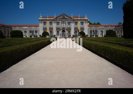 Palais royal de Queluz est un chef-d'œuvre de style Rococco d'inspiration française construit par le roi Pedro III en 1747, Lisbonne, Portugal. 30 août 2023 Banque D'Images