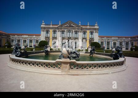 Palais royal de Queluz est un chef-d'œuvre de style Rococco d'inspiration française construit par le roi Pedro III en 1747, Lisbonne, Portugal. 30 août 2023 Banque D'Images