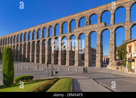 Espagne, Castille et Léon, Ségovie, panorama complet de l'aqueduc de Ségovie, un aqueduc romain avec 167 arches construit autour du premier siècle après JC à chan Banque D'Images