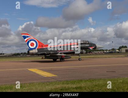 RAF Eurofighter Typhoon Solo Display Team attend de quitter le Royal International Air Tattoo 2023 Banque D'Images