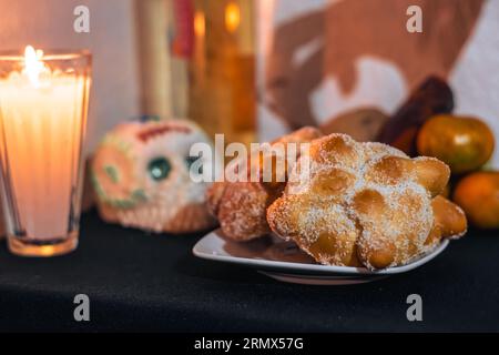 Flammes du souvenir : Illumination des souvenirs de Dia de los Muertos Banque D'Images