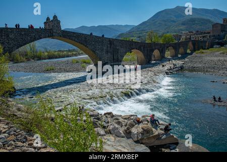 Bobbio, province de Piacenza : le Ponte Vecchio ou pont du diable Banque D'Images