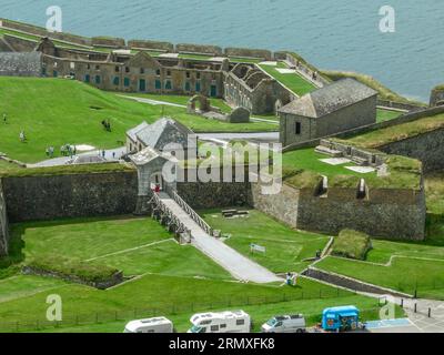 Vue aérienne rapprochée de l'entrée du fort Charles, bastion de plate-forme de canon en forme de pentagone à Kinsale Ireland Banque D'Images