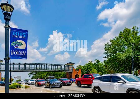 Le pont piétonnier est photographié près de l'intersection de l'Alabama Highway 59 et de l'U.S. 98, le 19 août 2023, à Foley, en Alabama. Banque D'Images