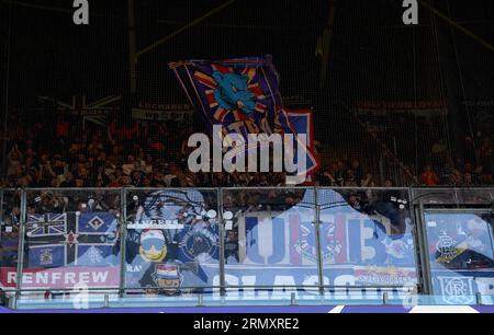 Un drapeau ultras des Rangers dans les tribunes avant le match de deuxième étape de l'UEFA Champions League au Philips Stadium, Eindhoven. Date de la photo : mercredi 30 août 2023. Banque D'Images