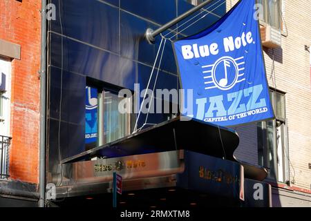 Blue Note Jazz Club, 131 W 3rd St, New York, NYC photo de la vitrine d'une salle de concert dans le quartier de Greenwich Village à Manhattan. Banque D'Images