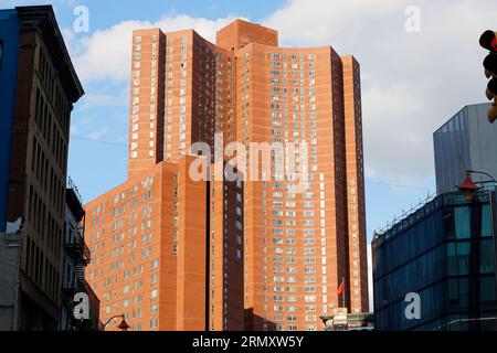 Confucius Plaza 孔子大廈, un immeuble d'appartements Mitchell-Lama Co-op, à Manhattan Chinatown, New York. Banque D'Images