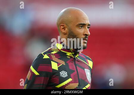 Nathan Redmond #15 de Burnley lors de l'échauffement avant le match de la Carabao Cup Nottingham Forest vs Burnley au City Ground, Nottingham, Royaume-Uni, le 30 août 2023 (photo Gareth Evans/News Images) dans, le 8/30/2023. (Photo Gareth Evans/News Images/Sipa USA) crédit : SIPA USA/Alamy Live News Banque D'Images