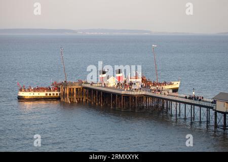 PS Waverley à l'embarcadère de Penarth South Wales UK Banque D'Images