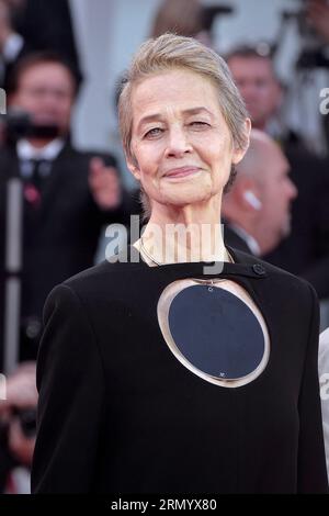 Venise, Italie. 30 août 2023. VENISE, ITALIE - 30 AOÛT : Charlotte Rampling assiste au tapis rouge d'ouverture du 80e Festival International du film de Venise le 30 août 2023 à Venise, Italie. Crédit : dpa/Alamy Live News Banque D'Images