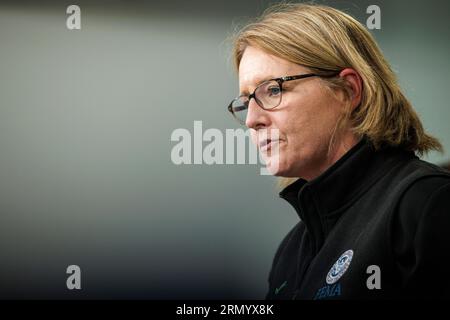 Deanne Criswell, administratrice de la Federal Emergency Management Agency (FEMA), prend la parole lors du point de presse quotidien dans la salle de presse James S. Brady de la Maison Blanche à Washington, DC, le 30 août 2023. L'administrateur Criswell a parlé de la réponse du gouvernement fédéral aux récents incendies de forêt à Maui, Hawaii, et à l'ouragan Idalia après avoir touché terre en Floride. Crédit : Samuel Corum/Pool via CNP Banque D'Images