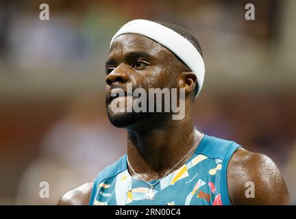 Flushing Meadow, United a déclaré. 30 août 2023. Frances Tiafoe se tient sur le court dans le 3e set avant de battre Sebastian Ofner, d’Autriche, dans leur match de deuxième tour au stade Arthur Ashe aux Championnats américains Open de tennis 2023 au USTA Billie Jean King National tennis Center, le mercredi 30 août 2023 à New York. Djokovic a battu Zapata Miralles en sets consécutifs pour passer au 3e tour. Photo de John Angelillo/UPI crédit : UPI/Alamy Live News Banque D'Images