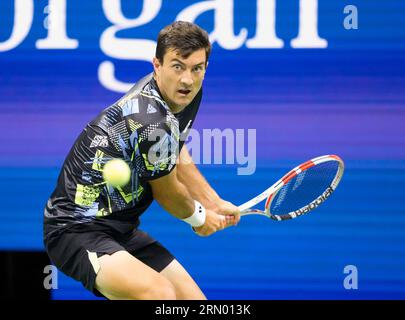 30 août 2023 : Sebastian Ofner (AUT) perd face à Frances Tiafoe (USA), 6-3, 6-1, 6-4 à l'US Open au Billy Jean King Ntional tennis Center à Flushing, Queens, New York, {USA} © Grace Schultz/csm Banque D'Images