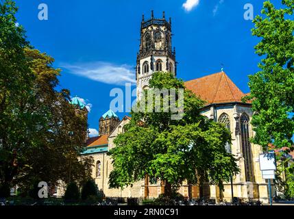 St. Église Ludgeri dans le centre historique de Munster en Rhénanie du Nord-Westphalie, Allemagne Banque D'Images