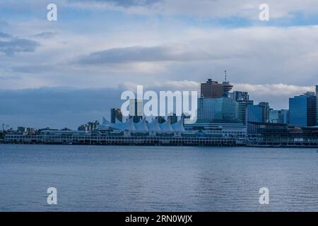 Vue panoramique de Vancouver depuis la digue du parc Stanley Banque D'Images