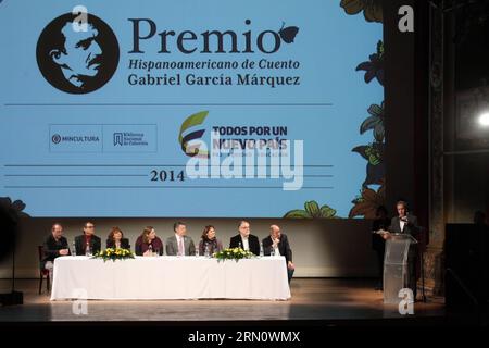 La cérémonie de remise du Gabriel Garcia Marquez Spanish American Tale Award a lieu à Bogota, capitale de la Colombie, le 21 novembre 2014. Le prix a été remis à l'écrivain et mathématicien argentin Guillermo Martinez des mains du président colombien Juan Manuel Santos. German Enciso/) (rhj) MADATORY CREDIT NO FILE-NO SALES ÉDITEURS USE ONLY COLOMBIA OUT COLOMBIA-BOGOTA-AWARD-GUILLERMO MARTINEZ COLPRENSA PUBLICATIONxNOTxINxCHN la cérémonie de remise de Gabriel Garcia Marquez Spanish American Tale Award EST héros à Bogota capitale de la Colombie LE 21 2014 novembre LE Prix ce qui A livré à Argentin Banque D'Images