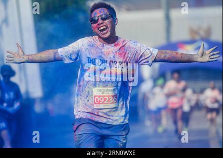AKTUELLES ZEITGESCHEHEN Color Run Jakarta Un coureur participe à une course couleur à Jakarta, Indonésie, le 23 novembre 2014. Color Run, connu sous le nom de Happiest 5k on the Planet , est une compétition de course unique qui met l'accent sur l'élément de la santé, le bonheur et l'expression de soi. (SP)INDONESIA-JAKARTA-COLOR RUN VerixSanovri PUBLICATIONxNOTxINxCHN Actualités Color Run Jakarta un coureur participe à un Color Run Event à Jakarta Indonésie nov 23 2014 Color Run connu comme Happiest 5k SUR la planète EST une course unique Thatcher souligne l'élément de la santé BONHEUR et de l'expression de soi SP Banque D'Images