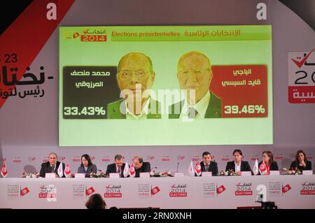 (141125) -- TUNIS, 25 novembre 2014 -- Un écran montre les résultats du premier tour de l'élection présidentielle tunisienne du 25 novembre 2014, lors d'une conférence de presse organisée par l'organe électoral de l'ISIE à Tunis. Les deux premiers coureurs de l élection présidentielle tunisienne de 2014 se dirigent vers un deuxième tour du scrutin, a annoncé mardi matin à Tunis le chef de la Commission électorale (ISIE) Chafik Sarsar. Le chef du parti Nidaa Tounes, Beji Caïd Essebsi, a obtenu 39,46 % des voix, suivi par le candidat indépendant, l'actuel président tunisien, Moncef Marzouki, qui a obtenu 33,43 % des voix. Tous les deux faile Banque D'Images